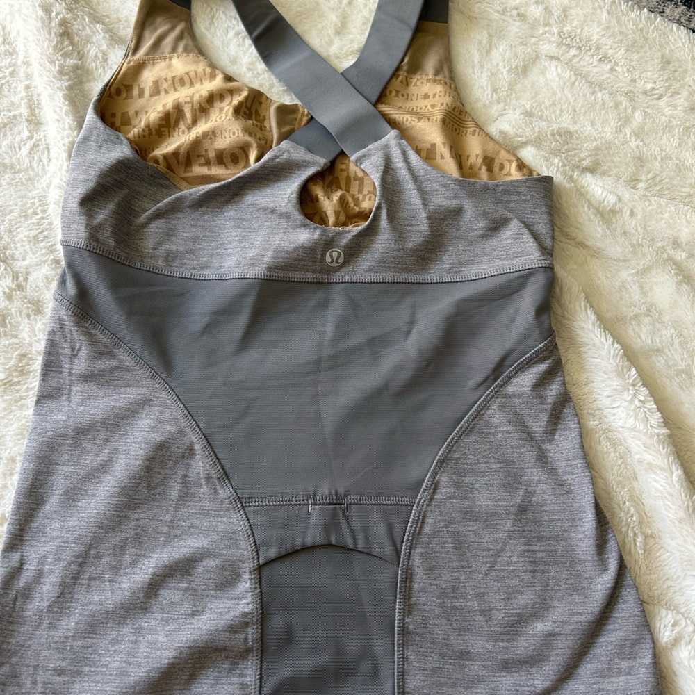 Lululemon Women’s Gray Scoop Neck Tank Top - Picture 3 of 3
